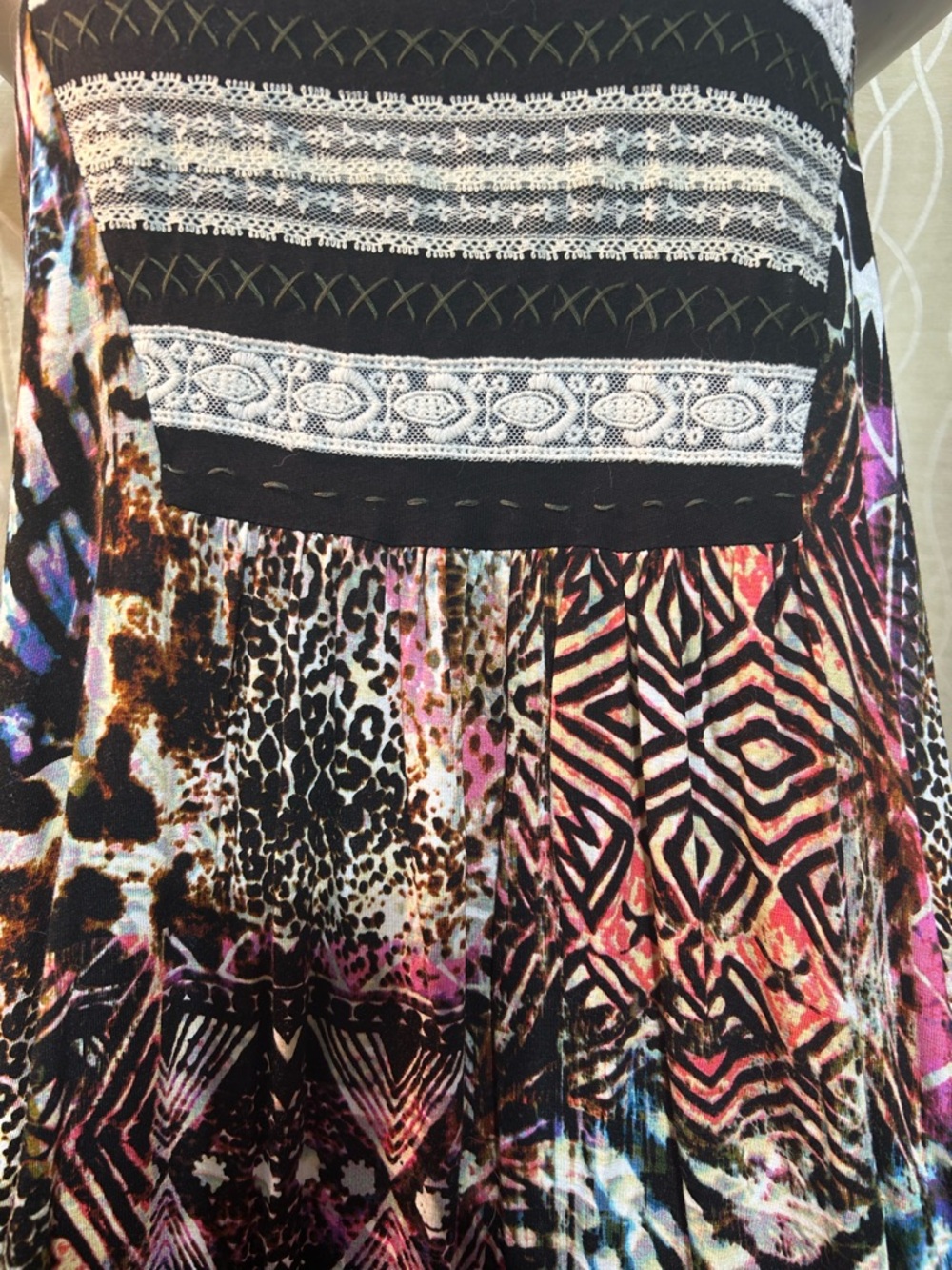 Cupio Black Multicolor Lace-Trim Sleeveless Top - Picture 3 of 9